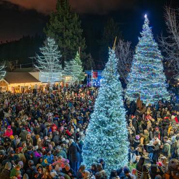 Big Bear Lake Village Christmas Tree Lighting during Thanksgiving weekend